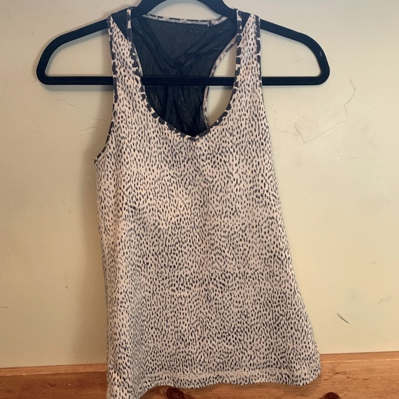 Lululemon workout top - Picture 1 of 2